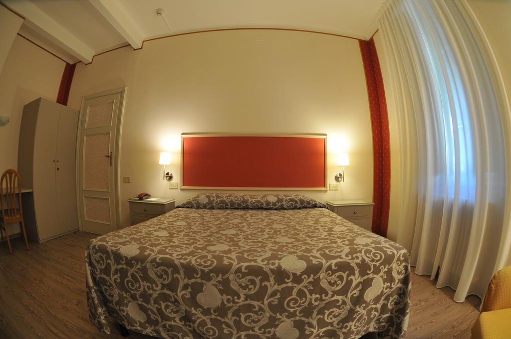 Hotel Stipino Lucca Room photo