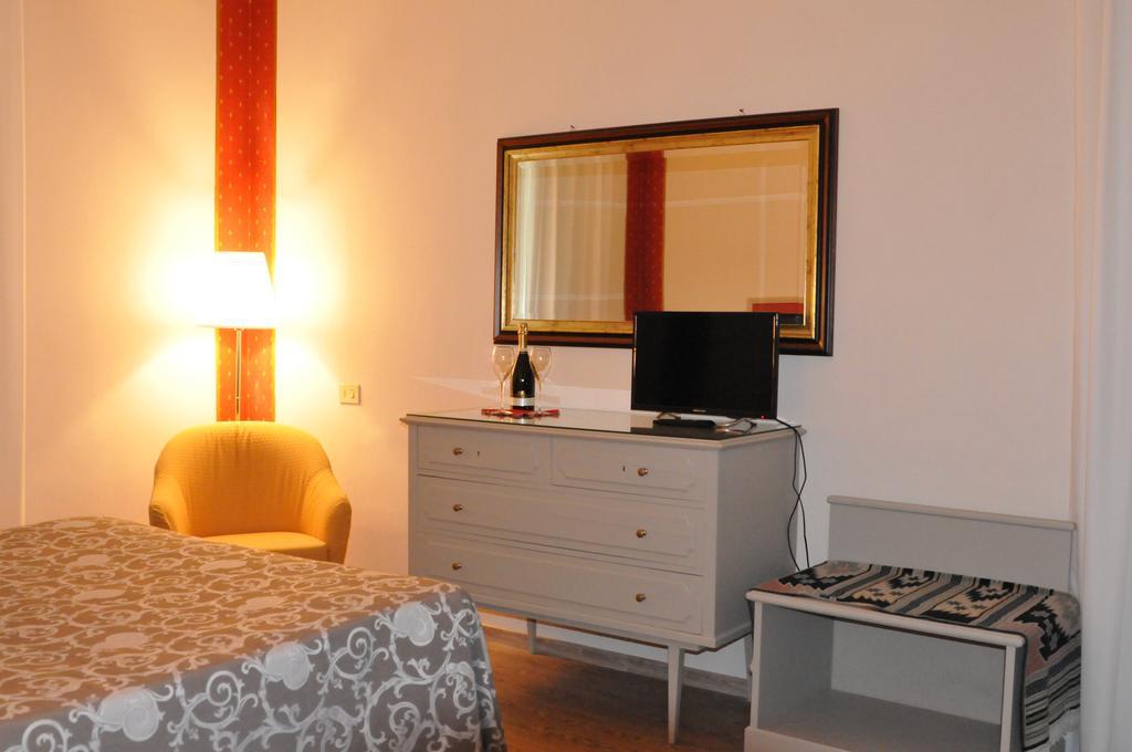 Hotel Stipino Lucca Room photo
