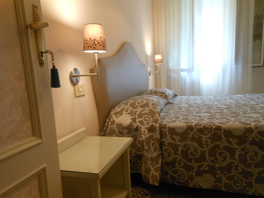Hotel Stipino Lucca Room photo